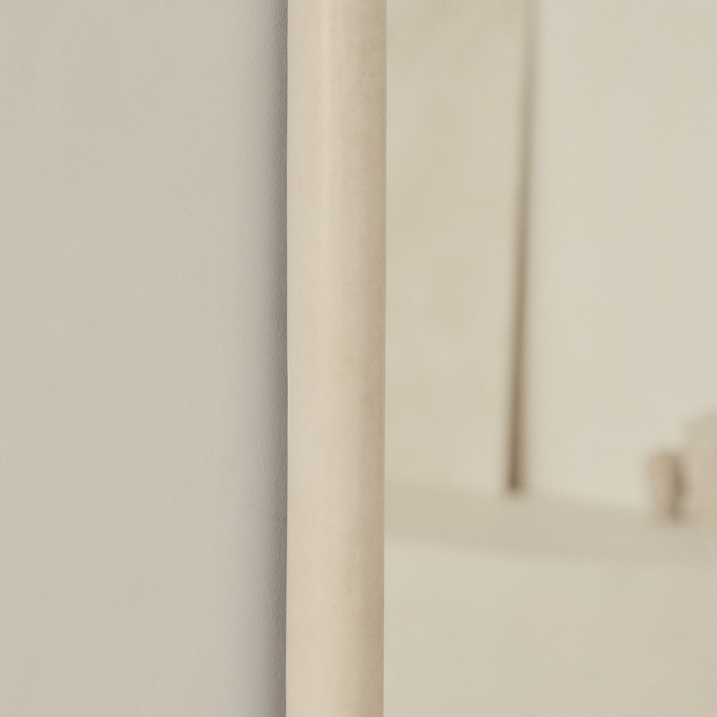 Elis – Grande Espelho de Cimento do Chão ao Teto com Arco - 190 cm x 100 cm