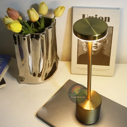 Luminária de Mesa Metal – 3 em 1